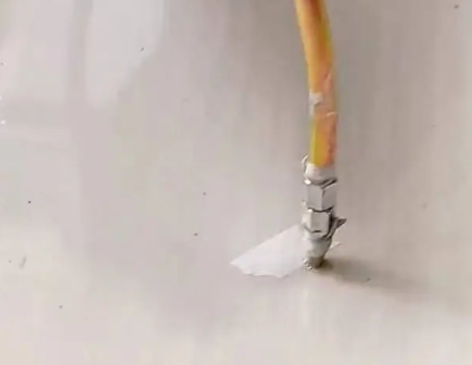 清徐瓷砖空鼓维修公司专业解答在瓷砖铺贴过程中，如果使用的砂料过粗（如全部使用了粗砂），可能会导致以下问题